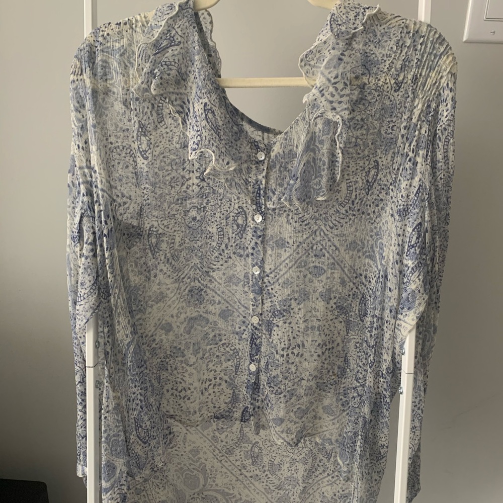 Light long sleeve top